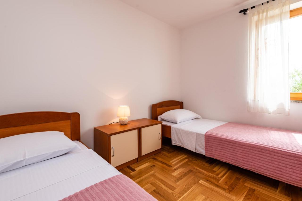 Apartments Smiljanic Tribunj  Exterior photo