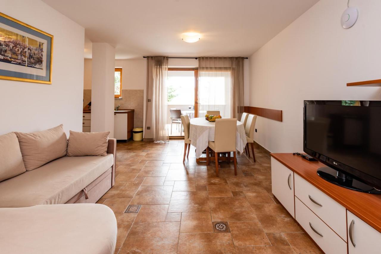 Apartments Smiljanic Tribunj  Exterior photo
