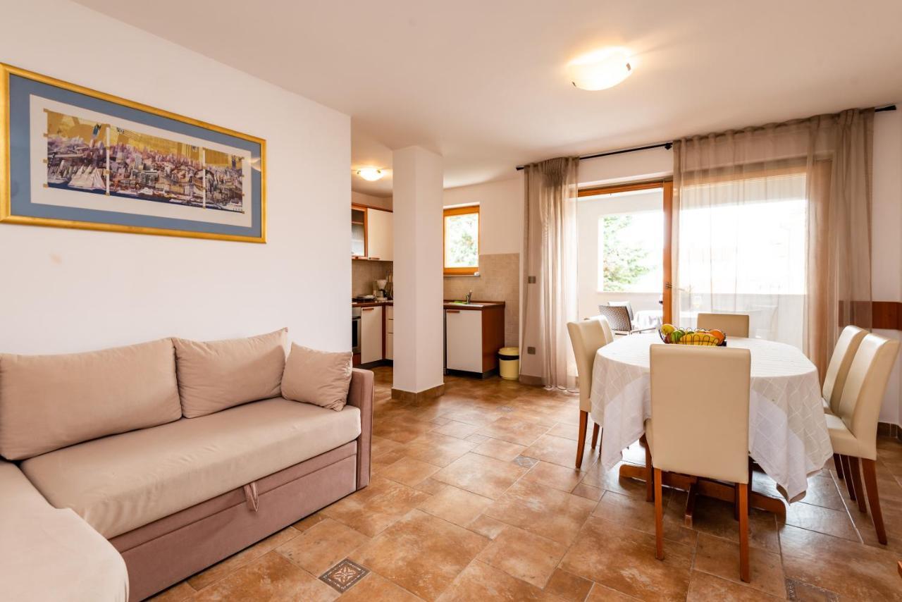 Apartments Smiljanic Tribunj  Exterior photo